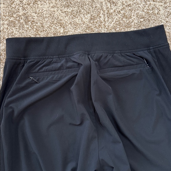 Athleta black Brooklyn ankle pants. - Picture 8 of 8